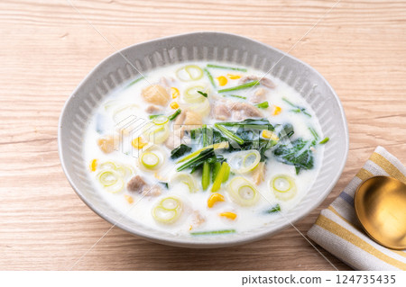 雞肉菠菜牛奶湯 124735435