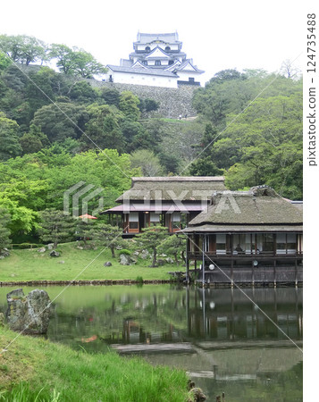 Rinchikaku in Genkyuen Garden and Hikone Castle (Hikone City, Shiga Prefecture) 124735488