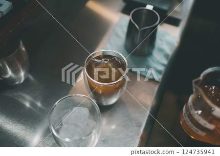 iced tea, ice tea, coffee shop 124735941