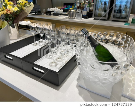 Champagne Champagne 124737159