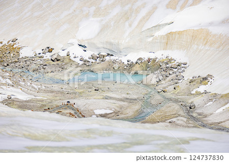 富山縣:室堂風景尚存積雪 富山縣:室堂風景尚存積雪 124737830