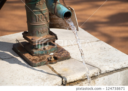 Hand pump Hand pump 124738671