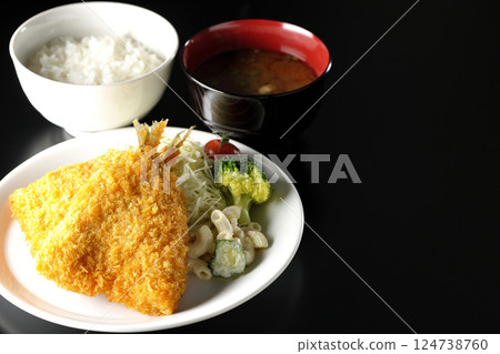 Fried horse mackerel set meal 124738760