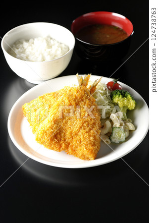 Fried horse mackerel set meal 124738763