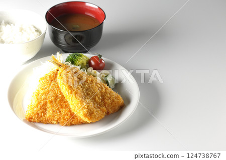 Fried horse mackerel set meal 124738767