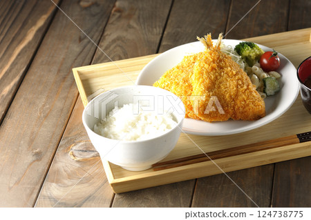 Fried horse mackerel set meal 124738775