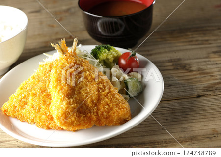 炸竹莢魚套餐 124738789