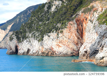 View of cliffs and turquoise sea in Porto Venere, Italy. Entrance to cave. Panorama and nature. Sunny day and tranquility. 124739396