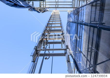 Exterior wall repair work for detached houses - Electric ladder Exterior wall repair work for detached houses - Electric ladder 124739934