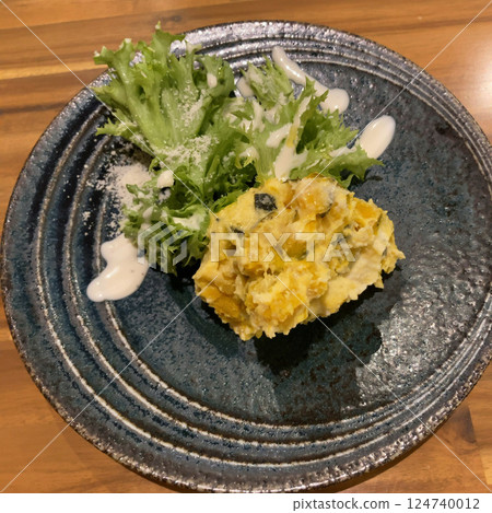 Lettuce and pumpkin cream salad 124740012
