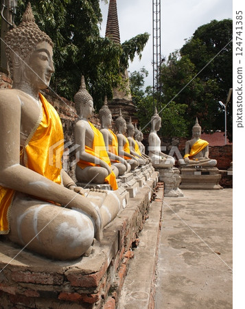 Buddha statues 124741385