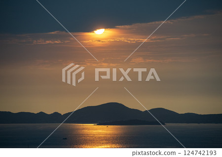 THAILAND PATTAYA KO LAN ISLAND SUNSET THAILAND PATTAYA KO LAN ISLAND SUNSET 124742193