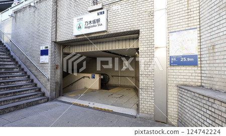 東京地鐵千代田線乃木坂站3號出口設置手扶梯 124742224