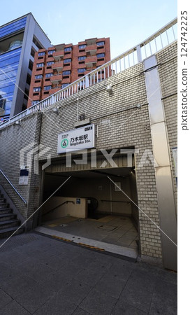 東京地鐵千代田線乃木坂站3號出口設置手扶梯 東京地鐵千代田線乃木坂站3號出口設置手扶梯 124742225