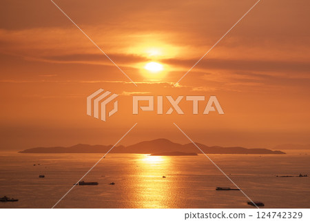 THAILAND PATTAYA KO LAN ISLAND SUNSET THAILAND PATTAYA KO LAN ISLAND SUNSET 124742329