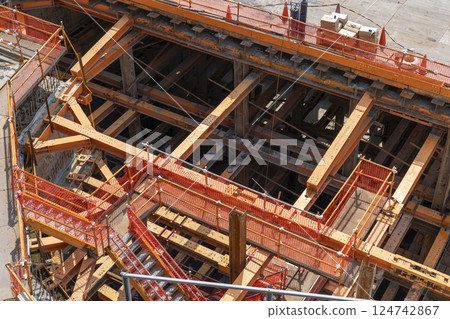 建築工地 124742867