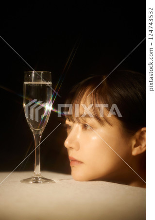 Beauty image of a young woman photographed in warm tones 124743532
