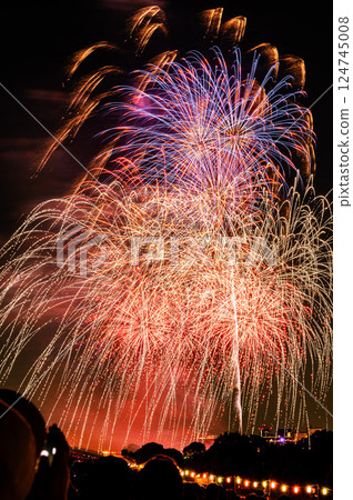 Scenes from the famous Todabashi Fireworks Festival and Itabashi Fireworks Festival 124745008