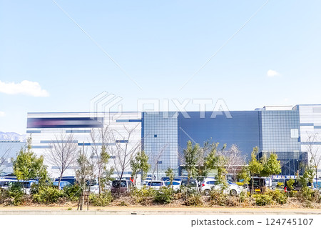 Large Shopping Mall 124745107