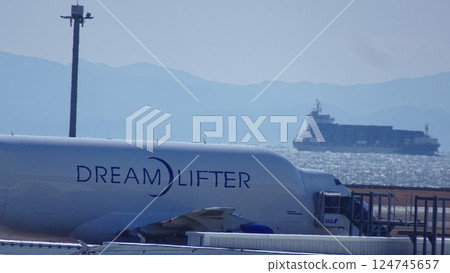 Dreamlifter and Tanker Dreamlifter and Tanker 124745657