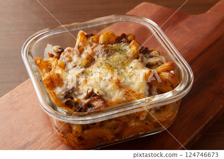 Macarob Gratin with Demi-glace Sauce Macarob Gratin with Demi-glace Sauce 124746673