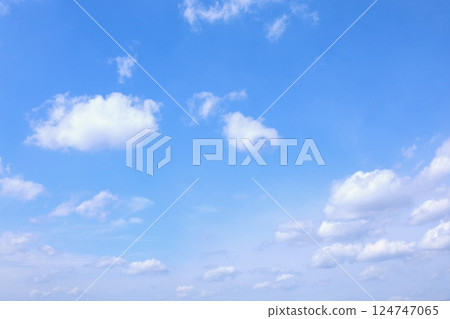 漂浮在藍天上的雲彩 124747065