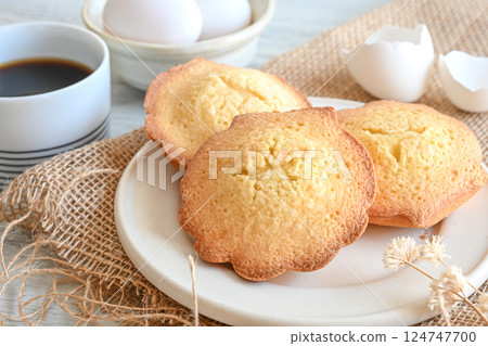 Delicious madeleines 124747700