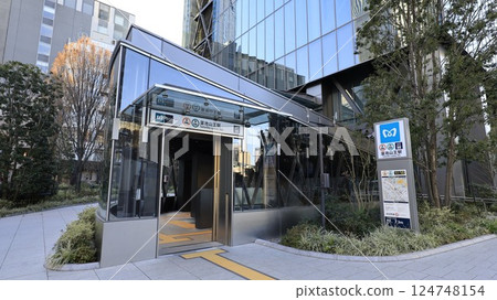 Elevators installed at Exit 10 of Tameike-Sanno Station on the Tokyo Metro Ginza and Namboku Lines Elevators installed at Exit 10 of Tameike-Sanno Station on the Tokyo Metro Ginza and Namboku Lines 124748154