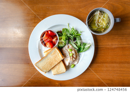 Chicken and vegetable breakfast plate 124748456