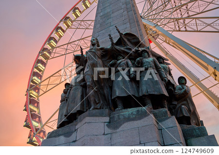 The Belgian Infantry Memorial with the giant Ferris wheel known as The View on background at dusk in Brussels, Belgium with a beautiful sunset sky The Belgian Infantry Memorial with the giant Ferris wheel known as The View on background at dusk in Brussels, Belgium with a beautiful sunset sky 124749609