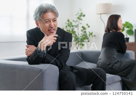 一對夫妻吵架 124750141