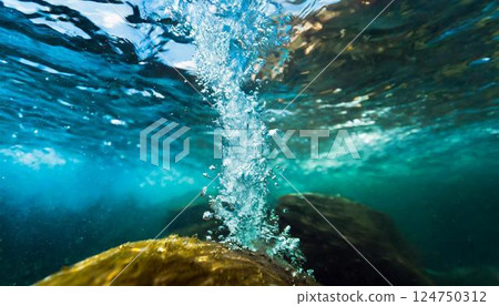 水下和氣泡 124750312