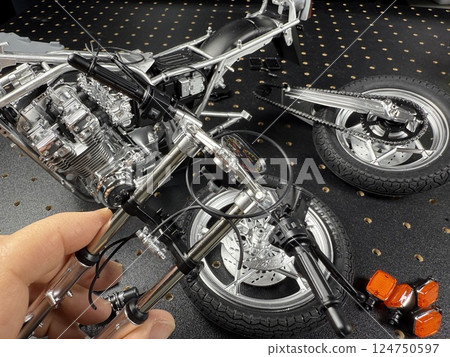 Let's make a large plastic model motorcycle Let's make a large plastic model motorcycle 124750597