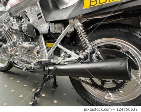 製作大型塑膠模型摩托車 124750632