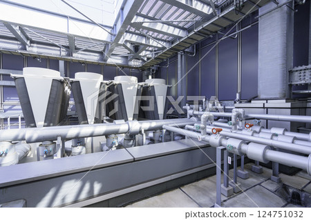 建築物屋頂上的設備。照片由東京電子專門學校、電波學園株式會社提供。 124751032