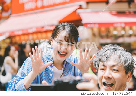 父女一起在大阪觀光 124751544