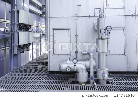 建築物屋頂上的設備。照片由東京電子專門學校、電波學園株式會社提供。 124751616