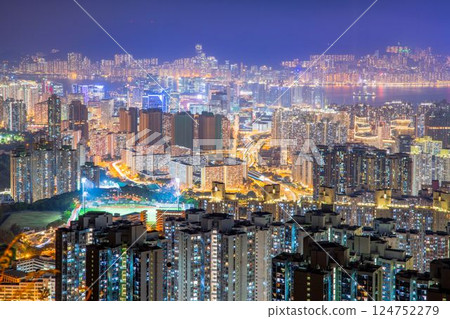 Night view from Kowloon Peak, Hong Kong 124752279