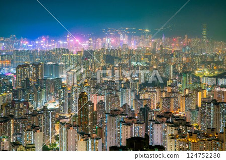 Night view from Kowloon Peak, Hong Kong 124752280