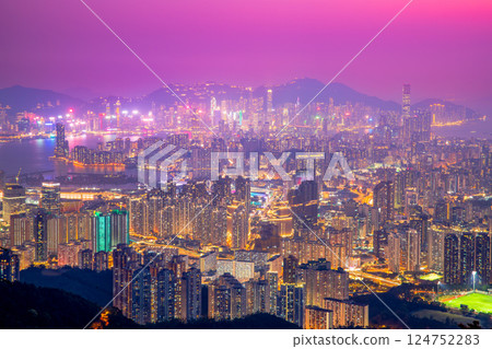 Night view from Kowloon Peak, Hong Kong 124752283