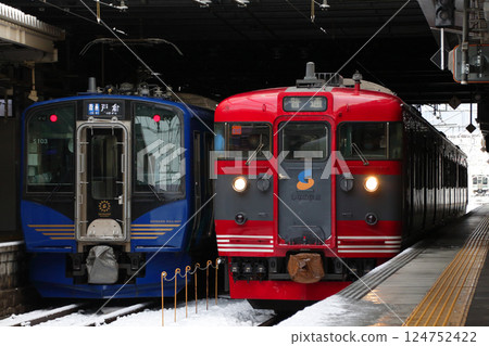 Shinano Railway 115 Series/SR1 Series Liner Train Shinano Railway 115 Series/SR1 Series Liner Train 124752422