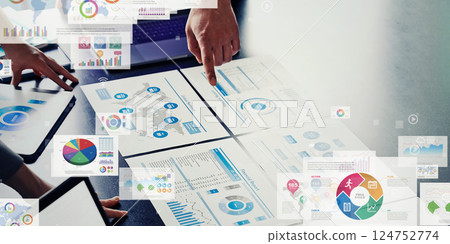 商務人士會議小組和數位數據概念 商務人士會議小組和數位數據概念 124752774