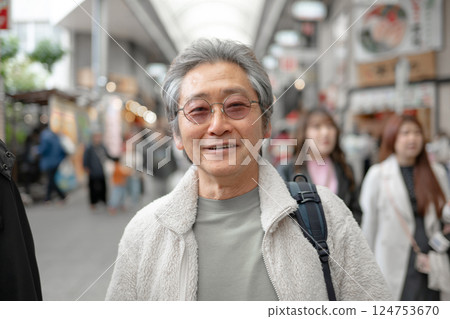 Seniors walking in the city 124753670