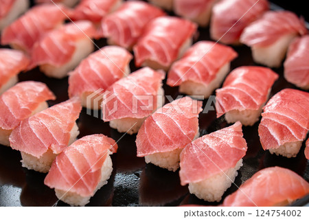 美味的鮪魚握壽司 美味的鮪魚握壽司 124754002