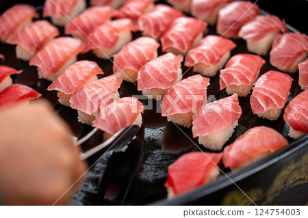 Delicious tuna sushi Delicious tuna sushi 124754003