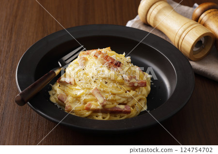 美味的培根蛋麵 124754702