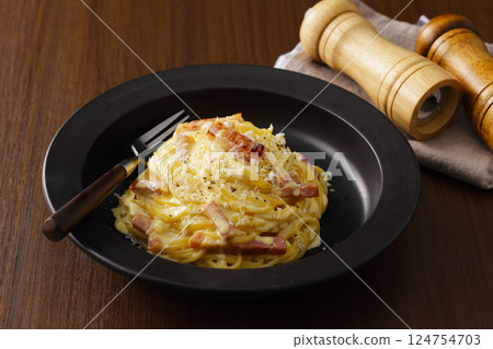 Delicious spaghetti carbonara Delicious spaghetti carbonara 124754703
