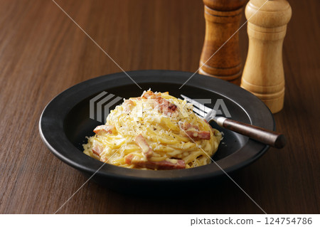 Delicious spaghetti carbonara Delicious spaghetti carbonara 124754786