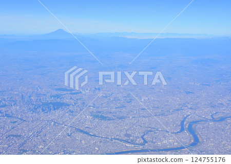 從羽田機場起飛的客機上俯瞰東京市中心（夏季） 124755176