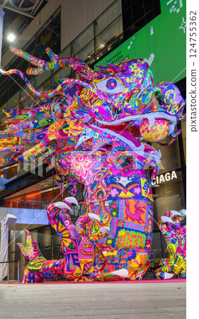 Colorful dragon decoration at in front of emquartier Colorful dragon decoration at in front of emquartier 124755362